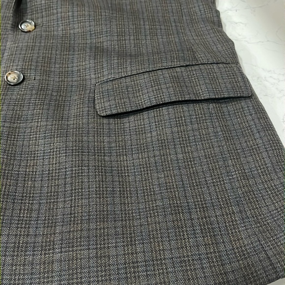 Menโs Sports Coat by Jos A Bank - Picture 4 of 11